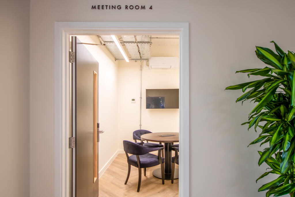 4 Person Meeting Room