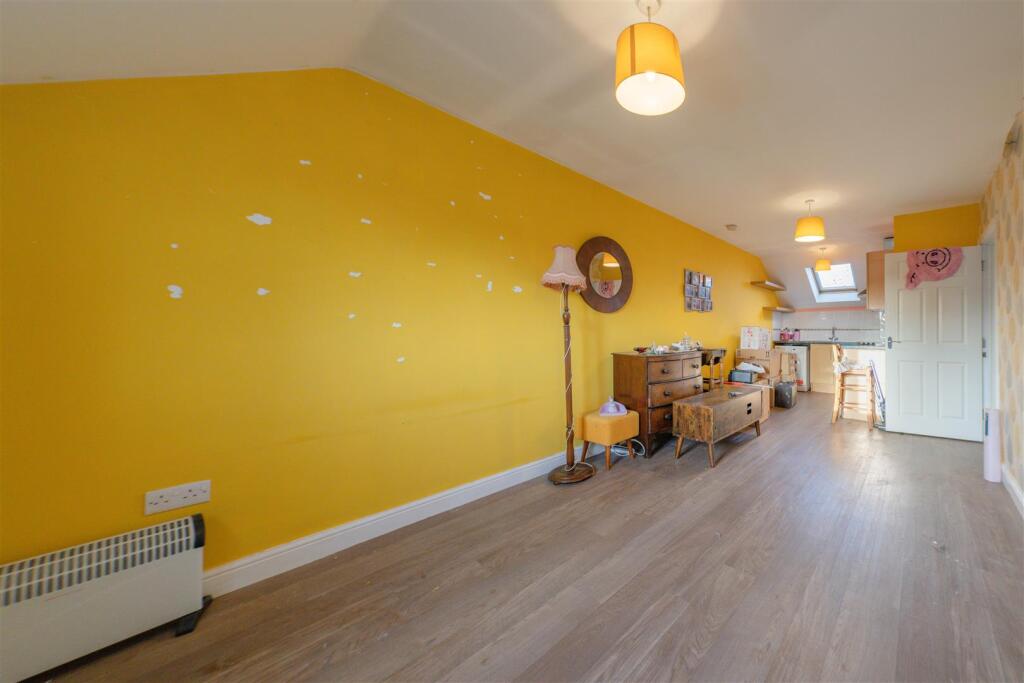 Apartment in Northampton - View 4