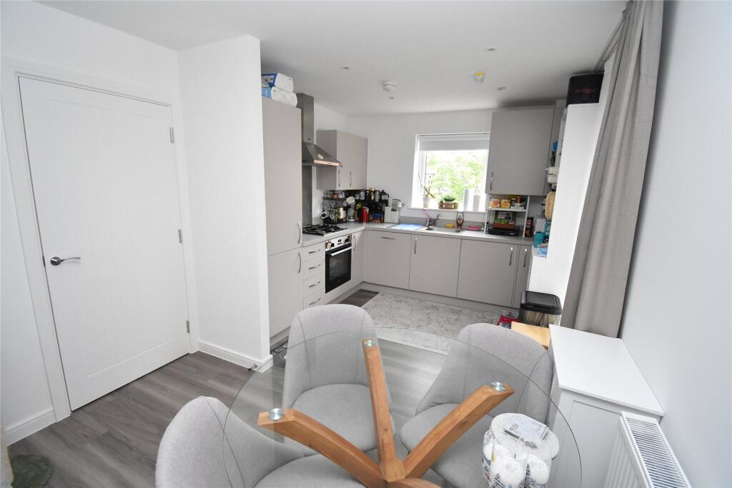 Apartment in Houghton Regis, Central Bedfordshire - View 4