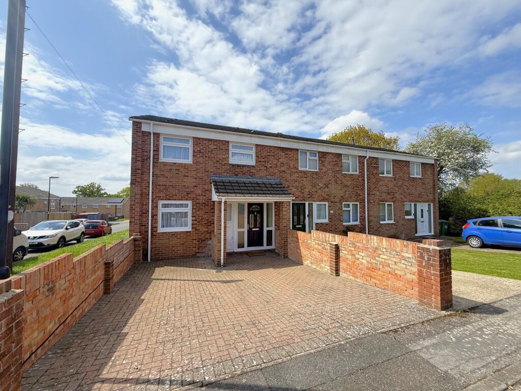 3-bed terraced on Cromarty Road, Lordshill, Southampton, £290,000