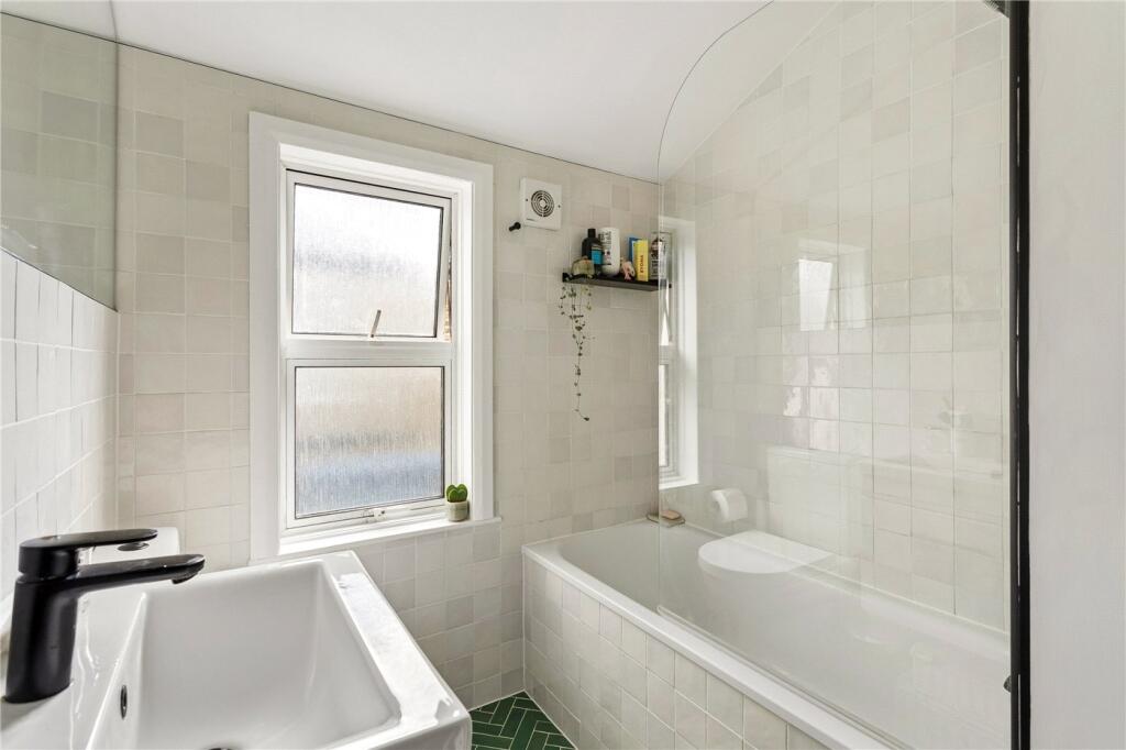 House in London - View 5