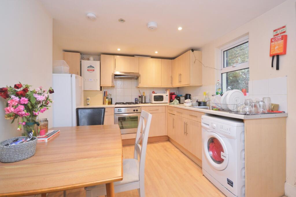 4 bedroom terraced house for rent
