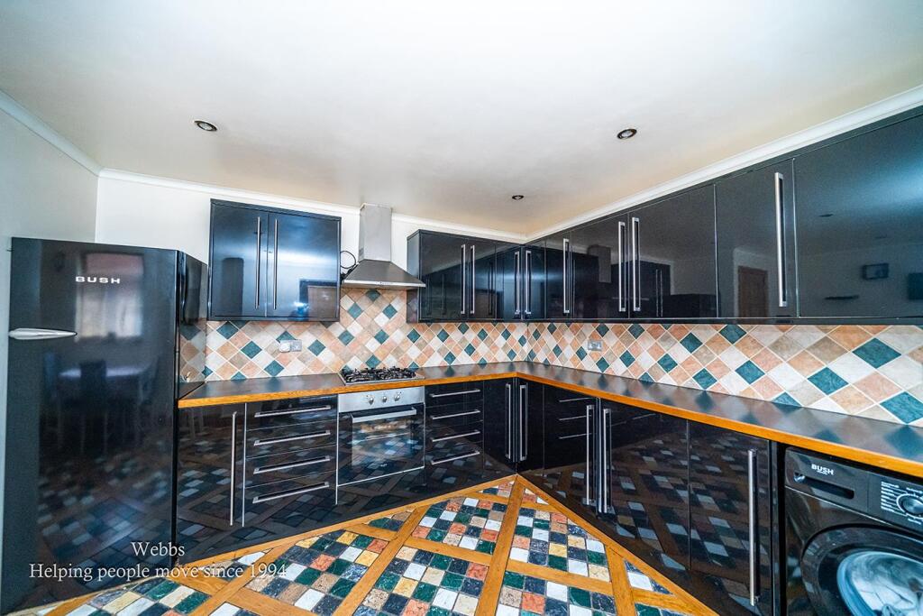 House in Walsall, Blakenall Heath - More