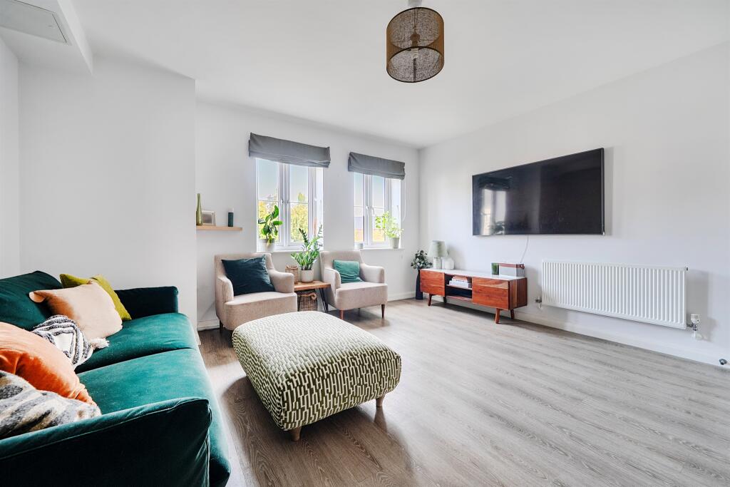 Apartment in Slough, Taplow - View 3