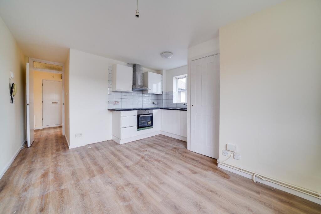 Apartment in Royston - View 3