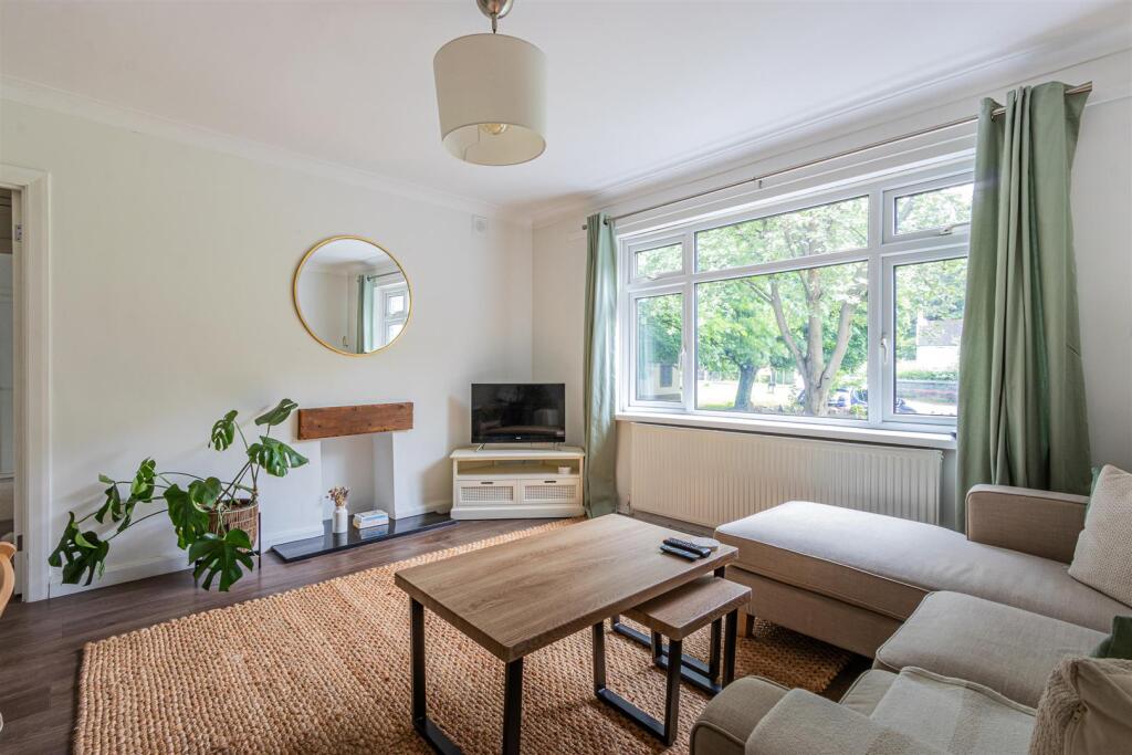 Apartment in Cardiff, St Fagans - View 4