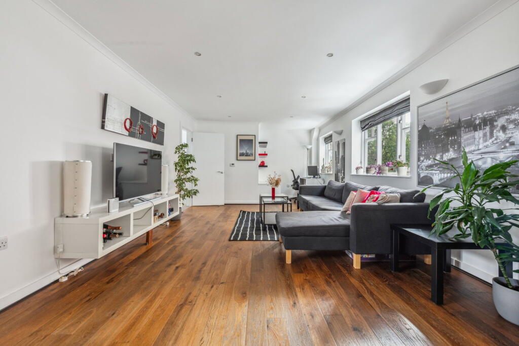 Apartment in Watford, Hertfordshire - View 3