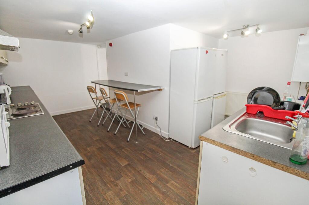House in Leeds, West Yorkshire - View 3