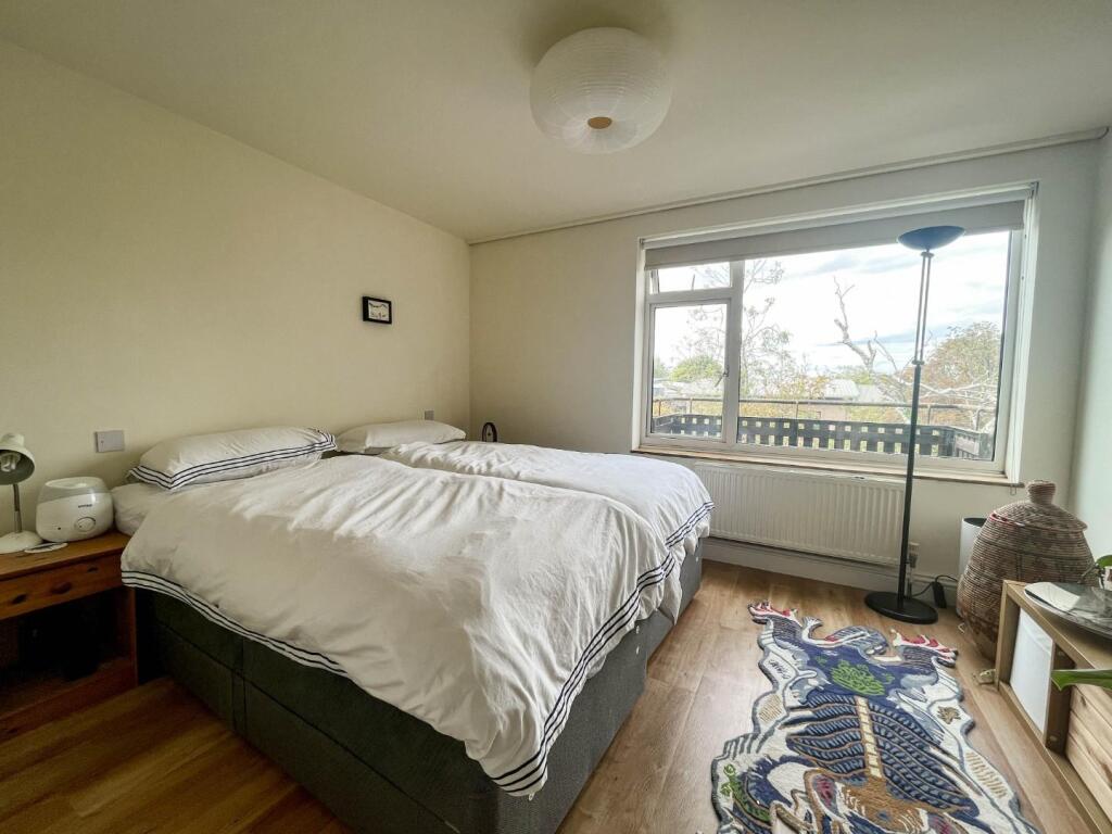 Apartment in Cambridge, Cambridgeshire - View 5