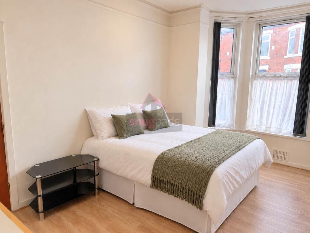 Apartment in Salford, Greater Manchester - View 4