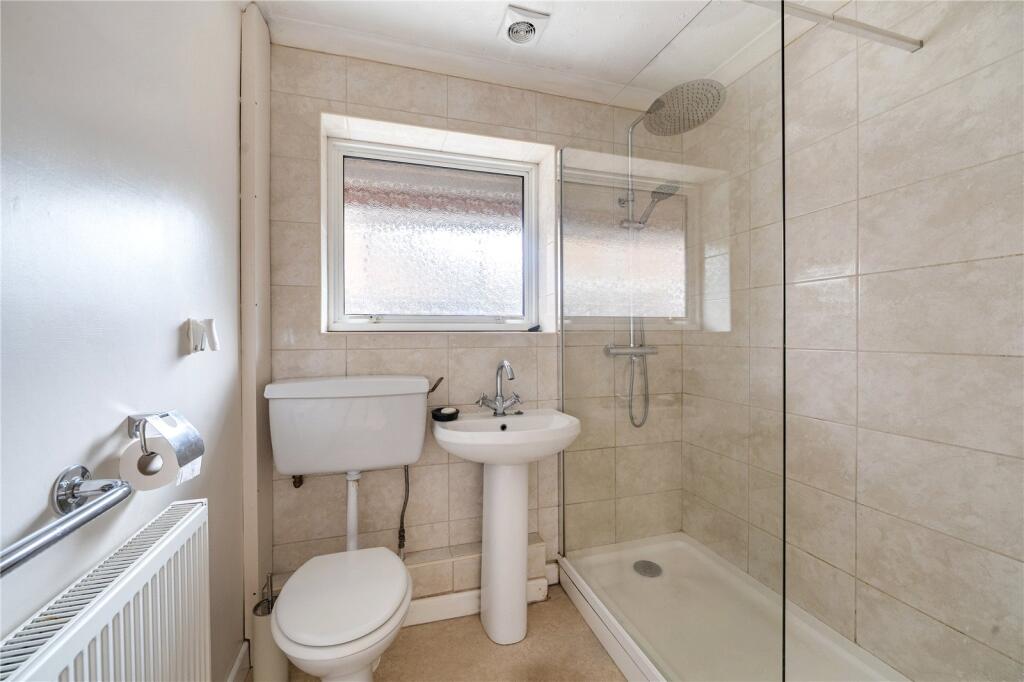 House in Surrey Heath, Mytchett - View 4