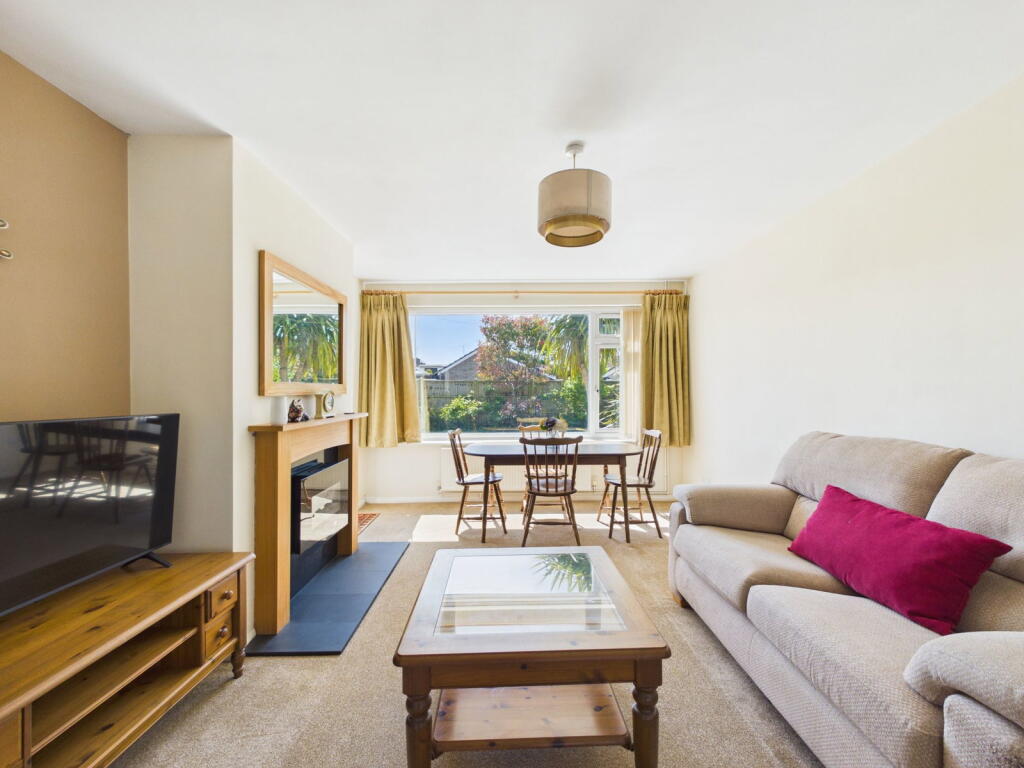 House in Worthing, West Sussex - More