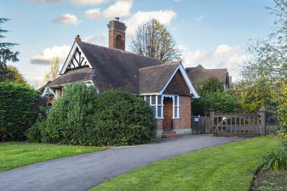 Main image of property: Mostyn Road, SW19: 2 bed 1 rec 1 bath unfurn