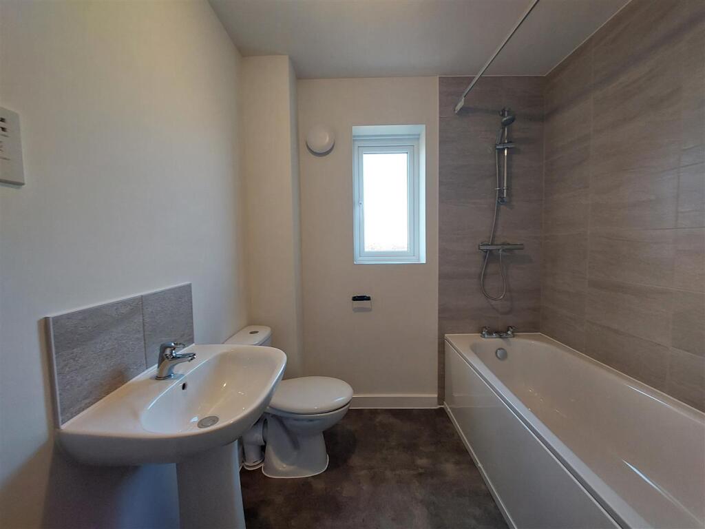 16 Grange Gardens, Ledbury photo 4
