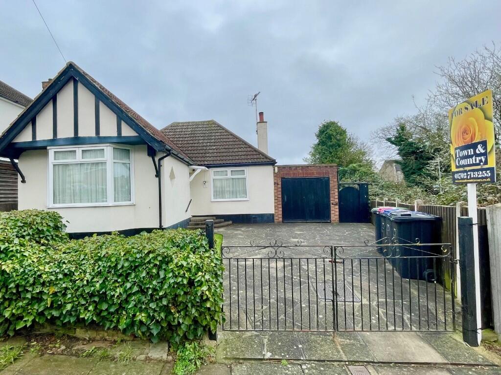 2-bed detached on Flemming Avenue, Leigh-On-Sea, Essex, SS9, £475,000