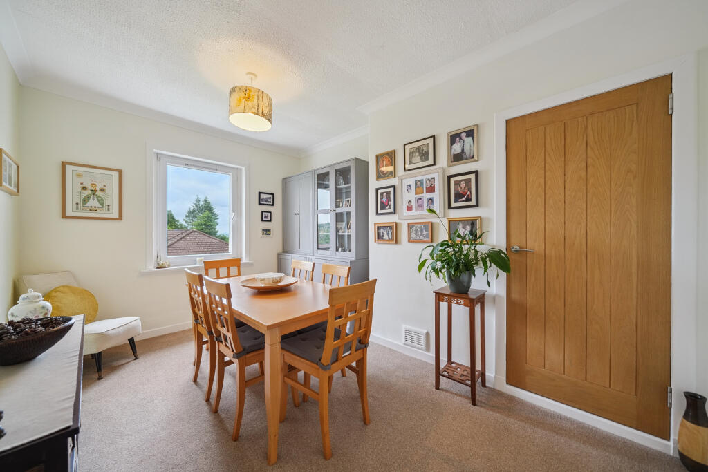 Apartment in Busby, Mansefield, Stamperland - View 5