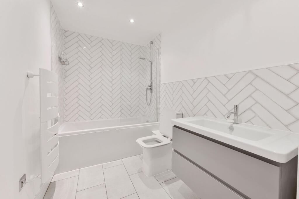 Apartment in Twickenham - View 5