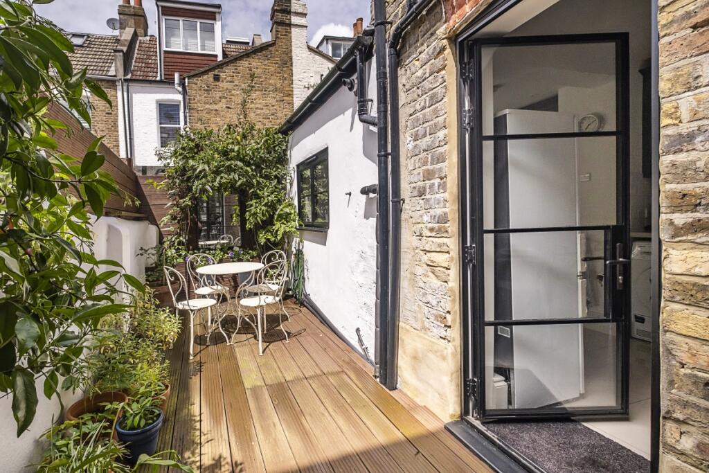 House in London - View 5