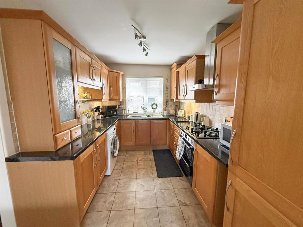 Burnside Crescent, Skipton photo 4