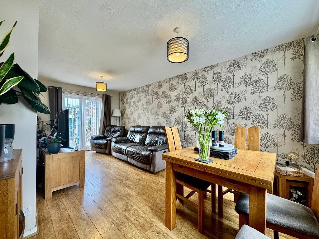 Hollybush Road, Vauxhall Park, Luton, Bedfordshire, LU2 9HQ - View 2