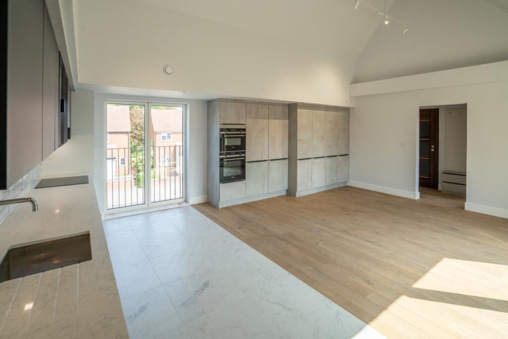 Apartment in Brentwood, Shenfield - View 2