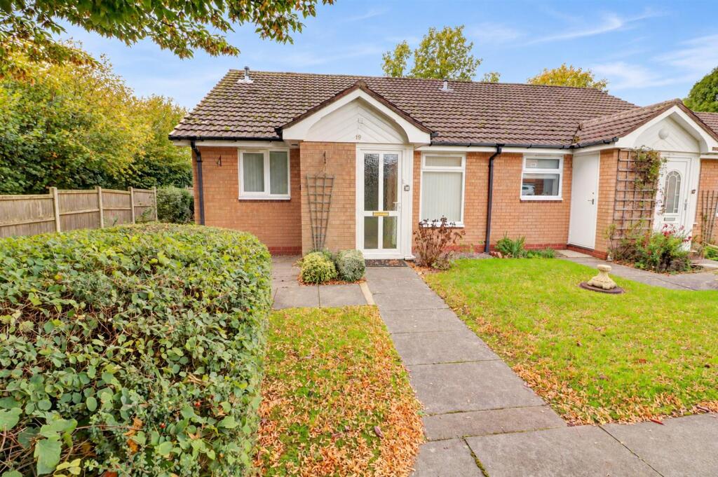 2-bed bungalow on Twyford Close, Aldridge, WS9 0SN, £220,000