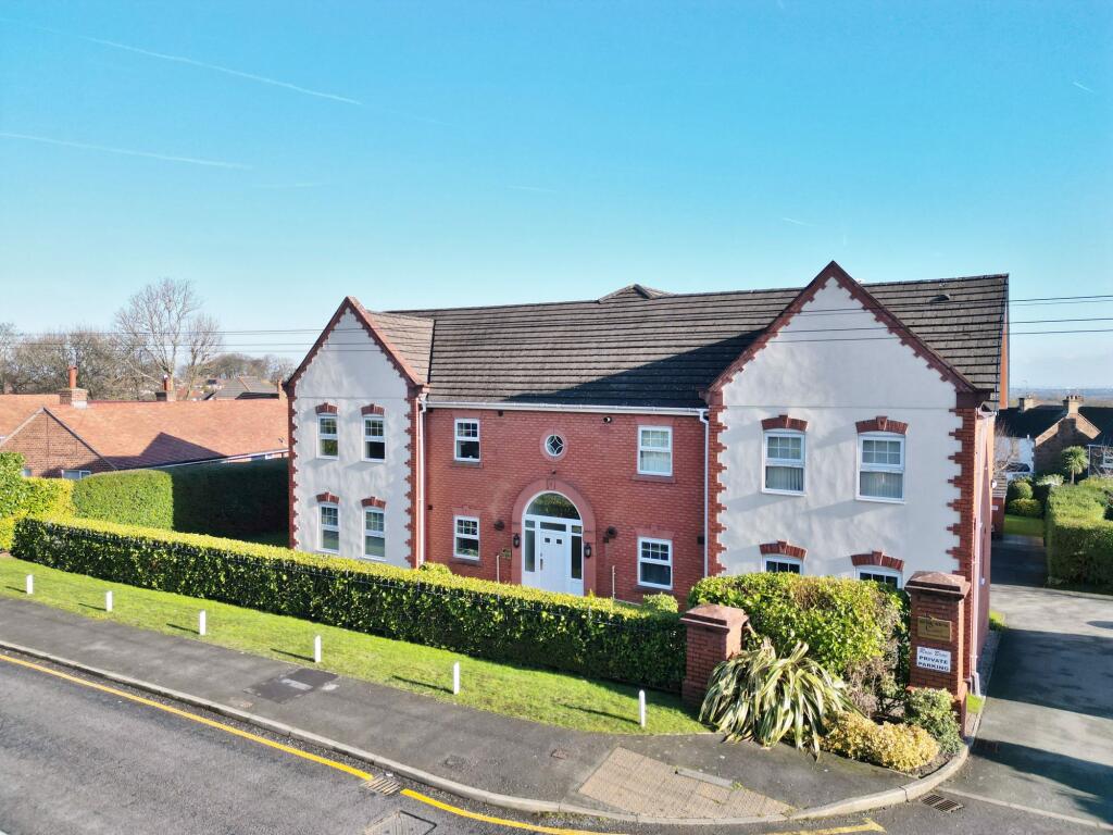 2-bed flat on Pensby Road, Heswall, CH60, £170,000