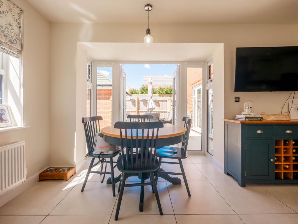 House in Maldon, North Fambridge - More