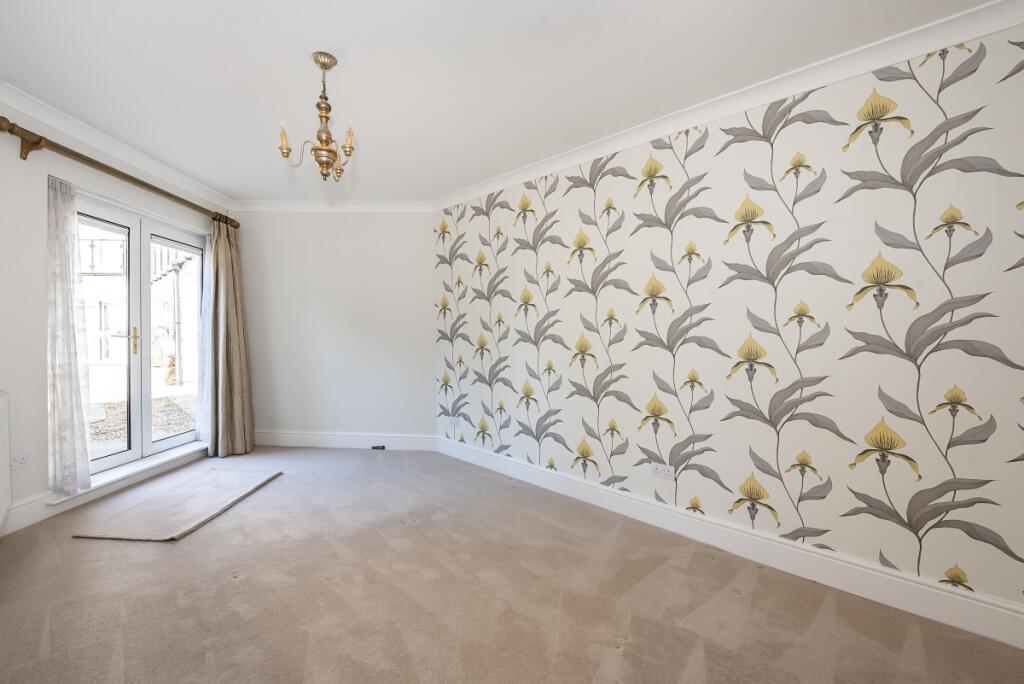 Apartment in London, Cottenham Park, Raynes Park - View 5