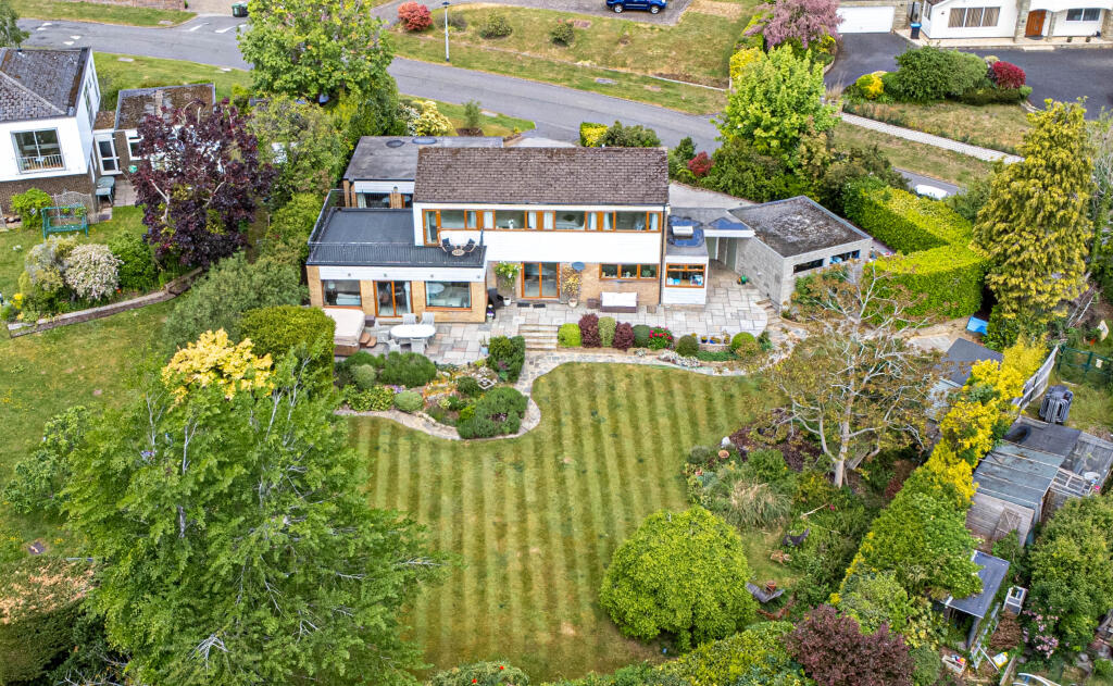 Main image of property: Highclere Drive, Hemel Hempstead, HP3