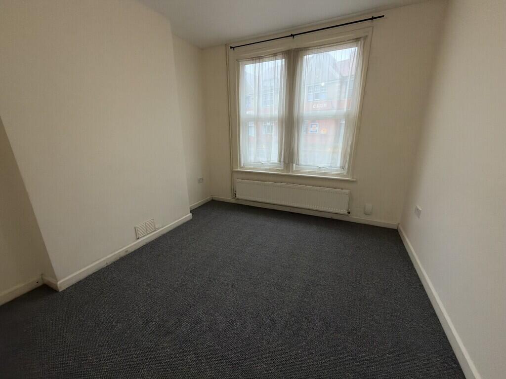 Apartment in Gloucester - View 5
