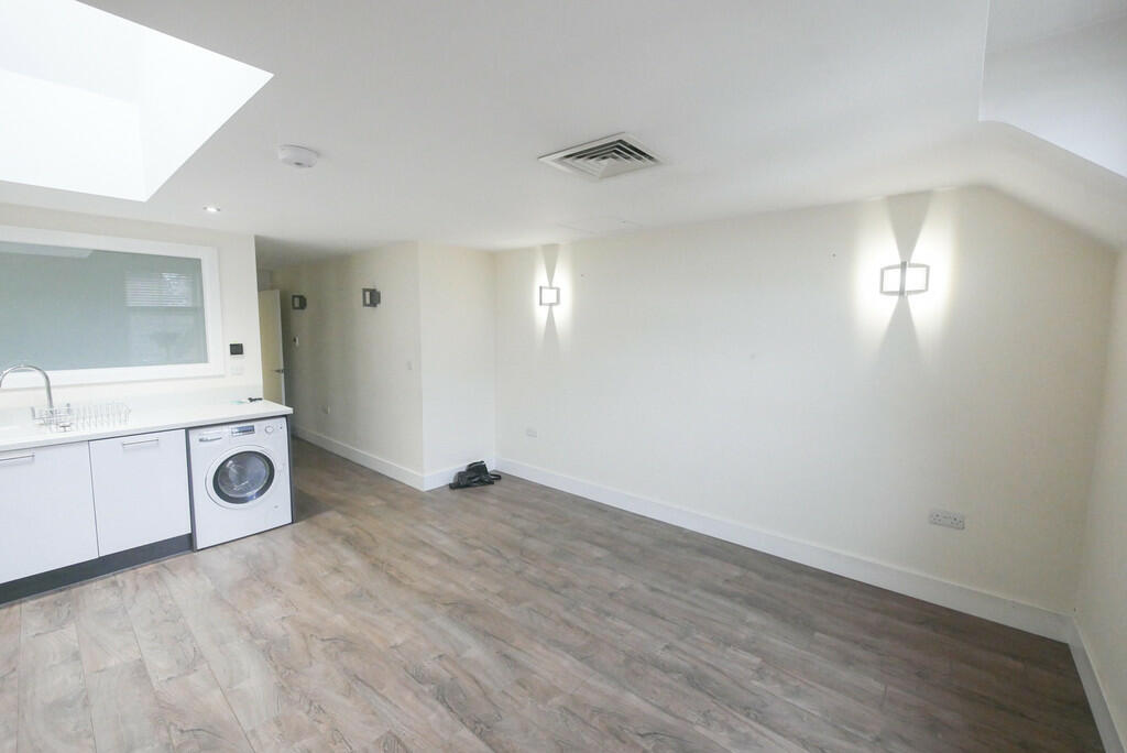 Apartment in Slough - More