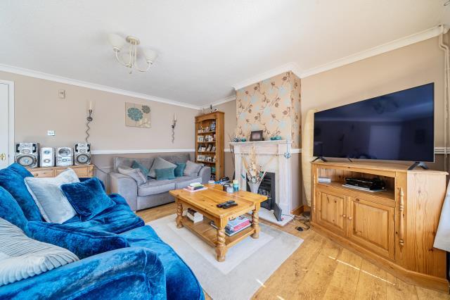 House in Thatcham, Colthrop - More