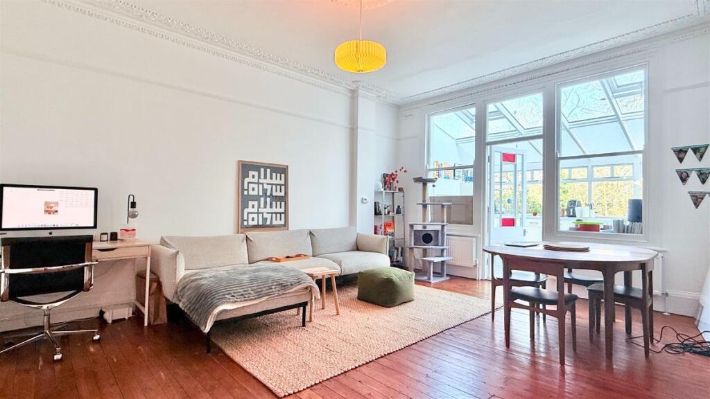 Main image of property: Kings Avenue, Muswell Hill, N10