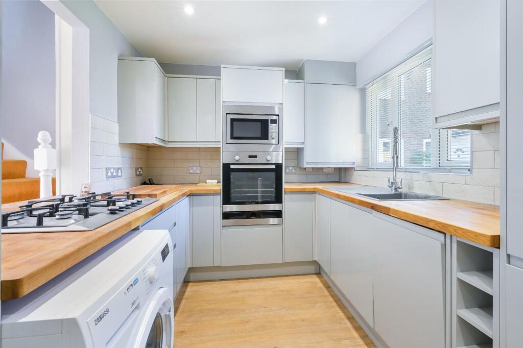 House in Reigate and Banstead, Surrey - View 3