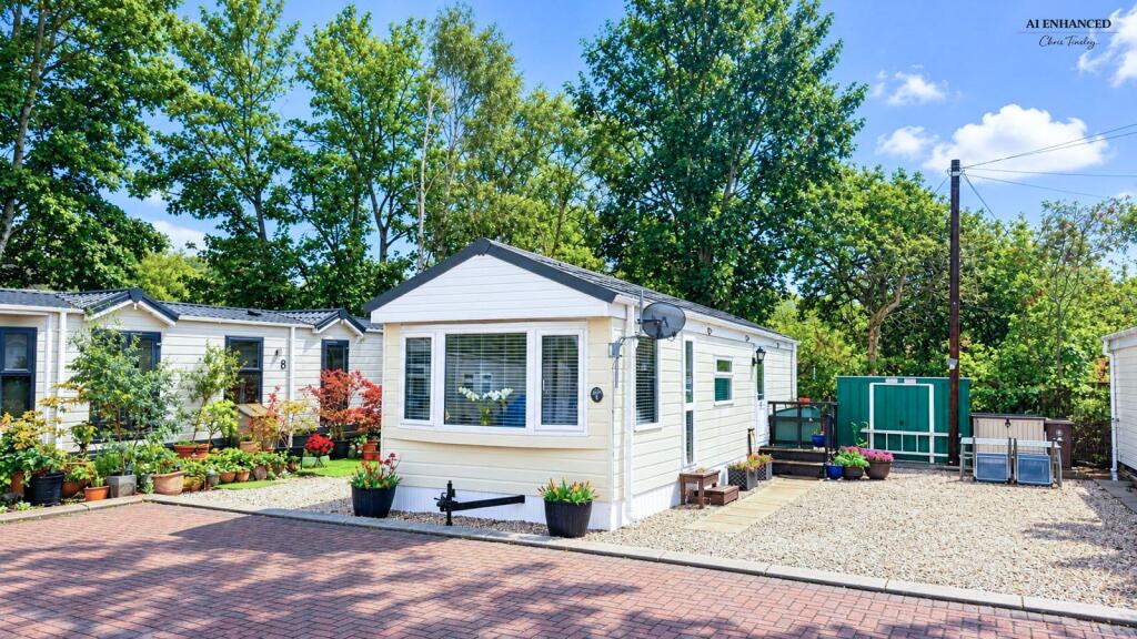 1-bed caravan on Southport Residential Park, 87a, Southport Road, Scarisbrick, Southport, PR8 5HT, £67,000