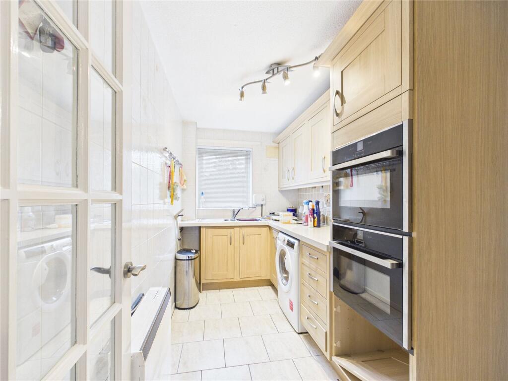 Apartment in Chester, Ellesmere Port - More