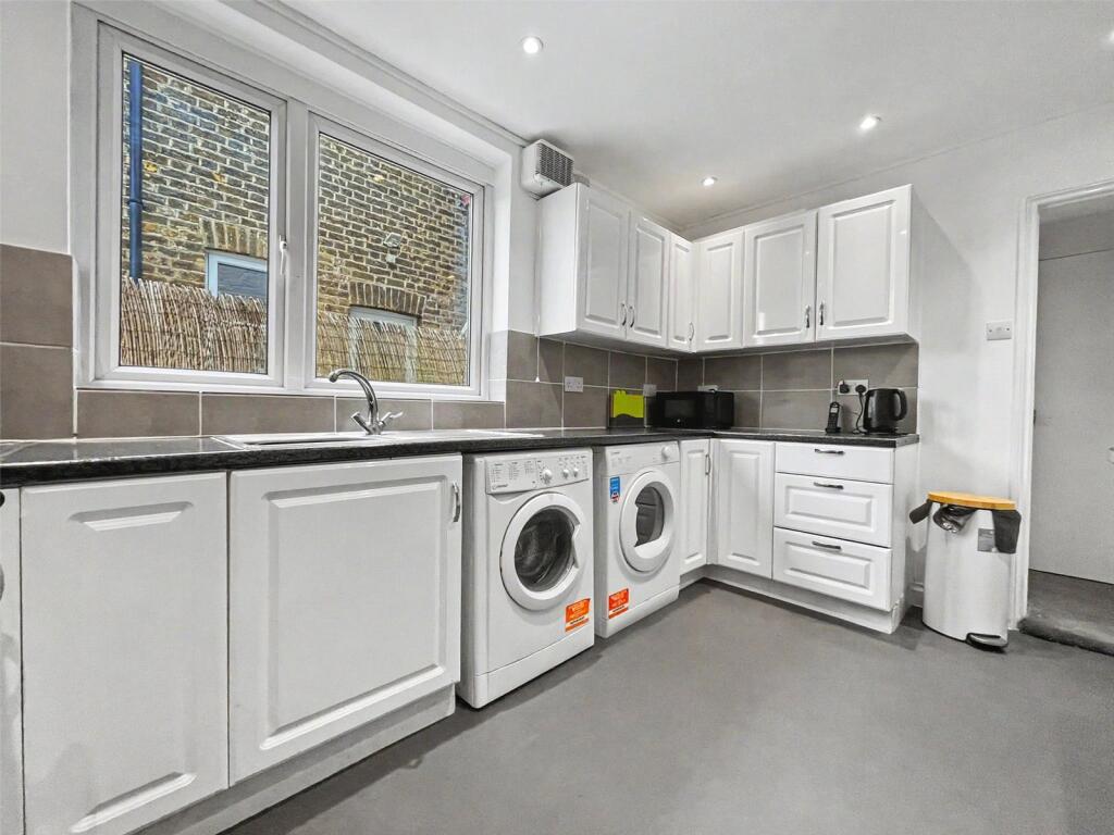 House in Gillingham, Medway - View 5