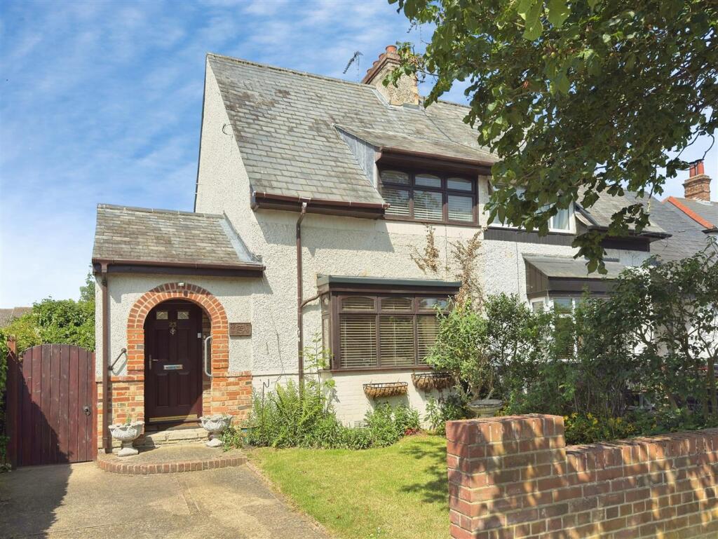Main image of property: Chestnut Avenue, Oulton Broad, Lowestoft, Suffolk, NR32