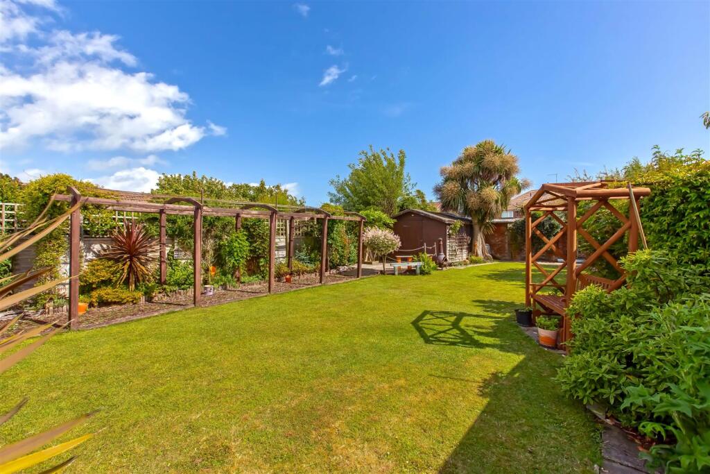 3-bed semi-detached on Meadow Close, Worthing, £475,000