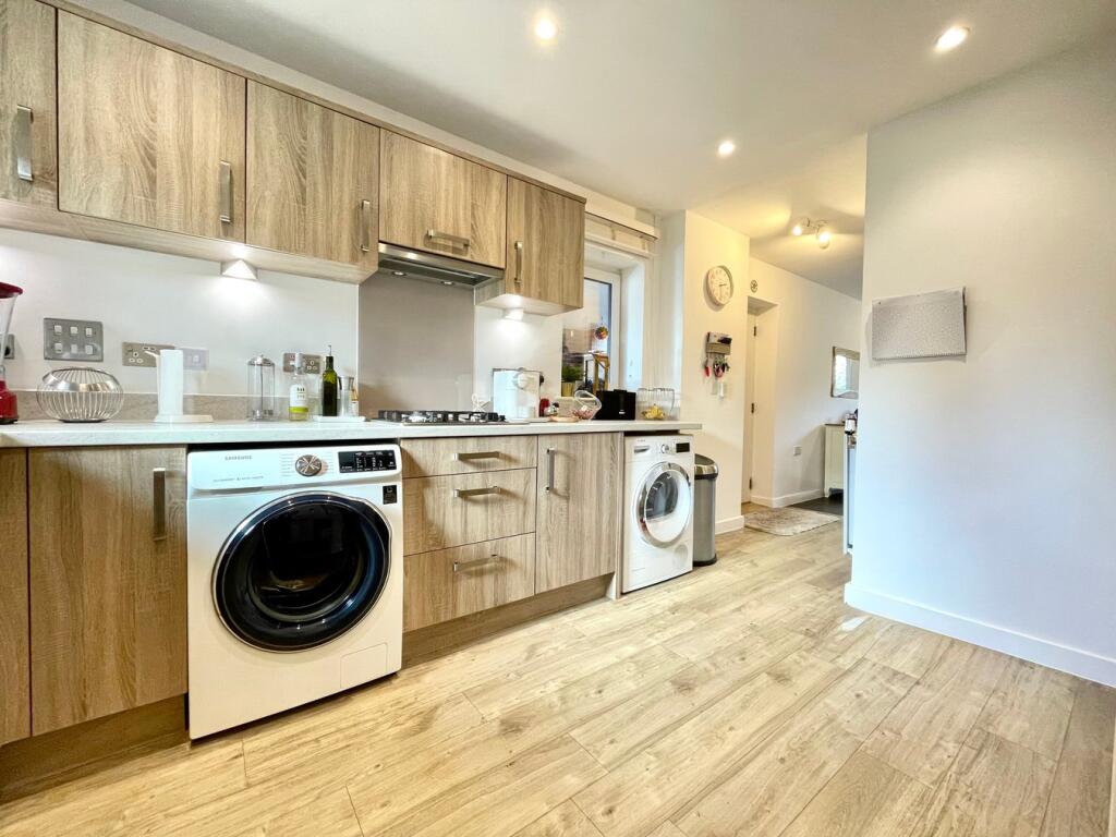 Atlas Way, Oakgrove, Milton Keynes, MK10 photo 3