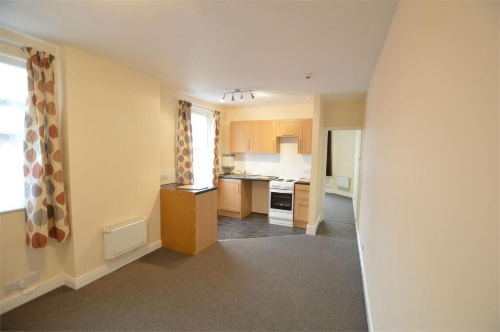 Apartment in Rugby, Warwickshire - View 2
