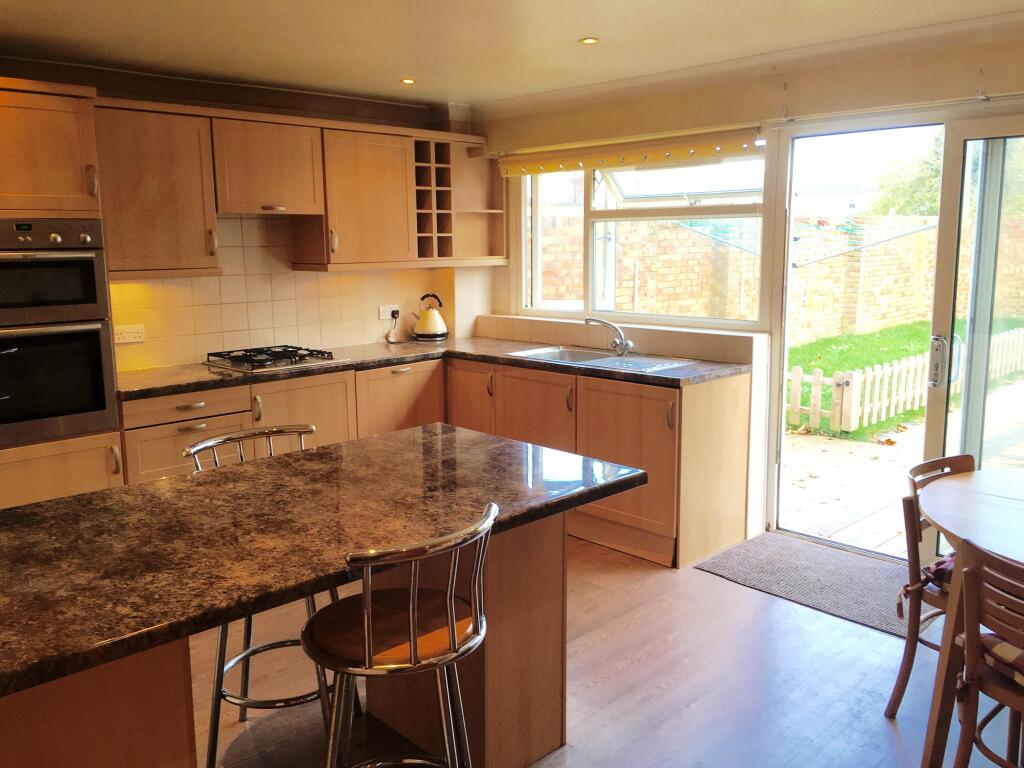 House in Houghton Regis, Central Bedfordshire - View 3