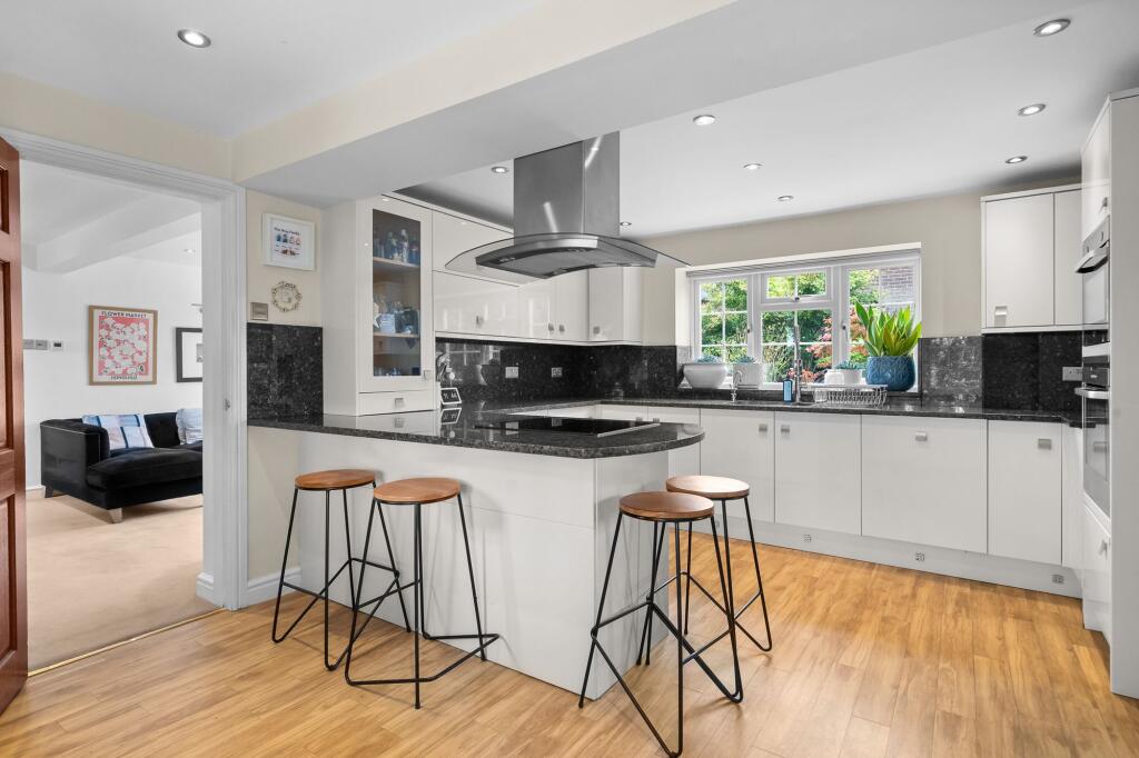 Smithy Lane, Barton, L39 photo 3