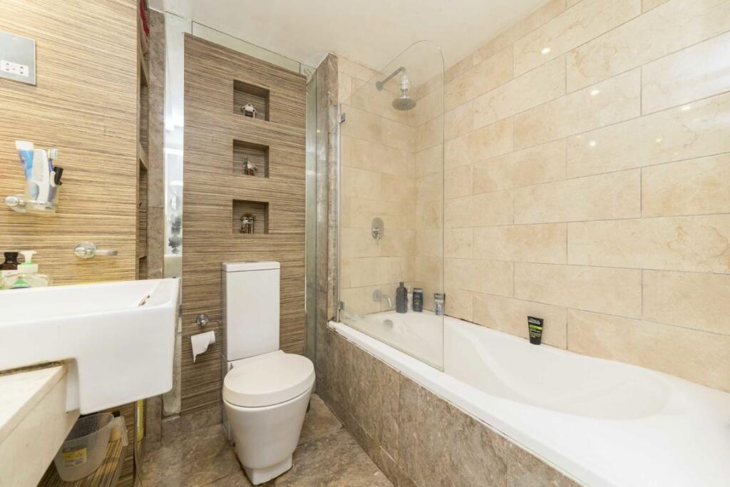 Apartment in London, St John's Estate, Isle of Dogs - View 5
