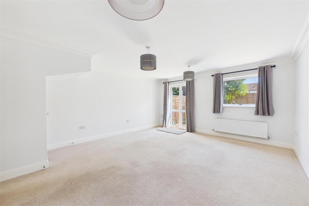 House in Chichester, Maudlin, Westhampnett - More