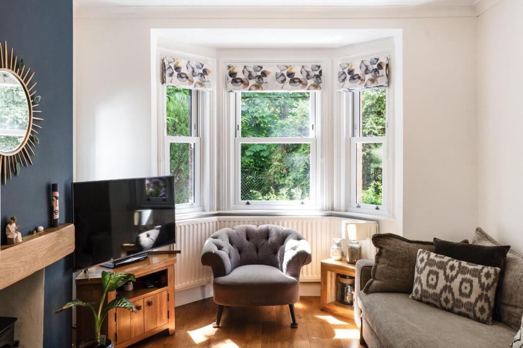 House in Reigate and Banstead, Tadworth - View 4