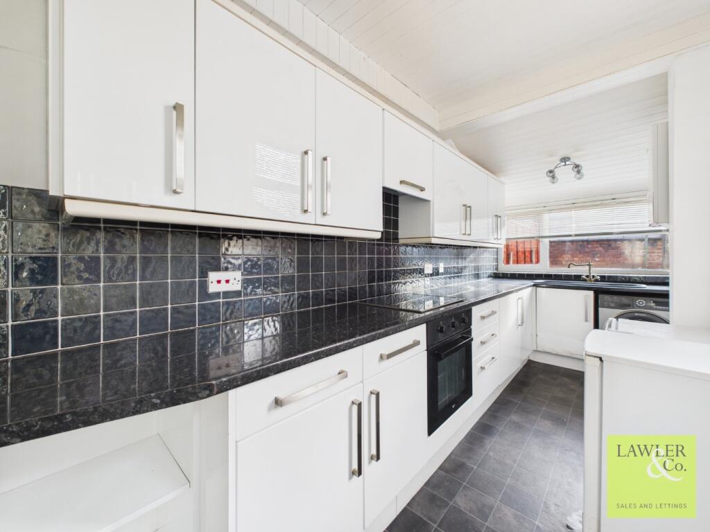 House in Stockport, Mile End, Woodsmoor - More