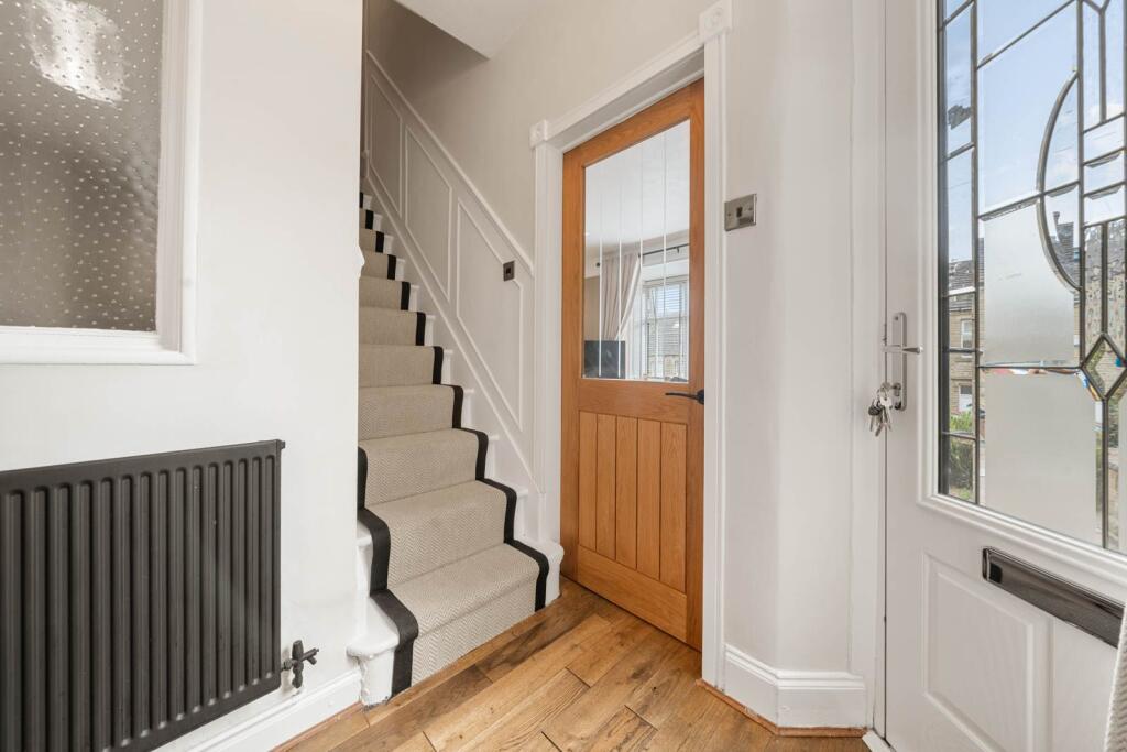 34 Cowcliffe Hill Road, Huddersfield, HD2 photo 4