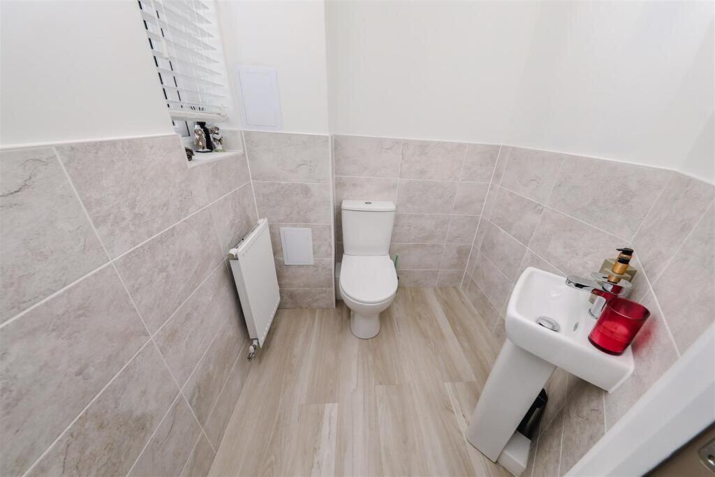 House in Kirkcaldy - More
